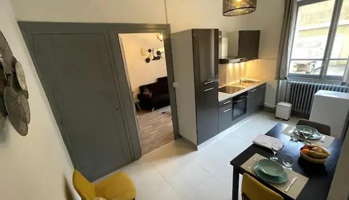 Chic & Elegance Centre Apartment *